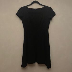 Black theory short sleeved dress